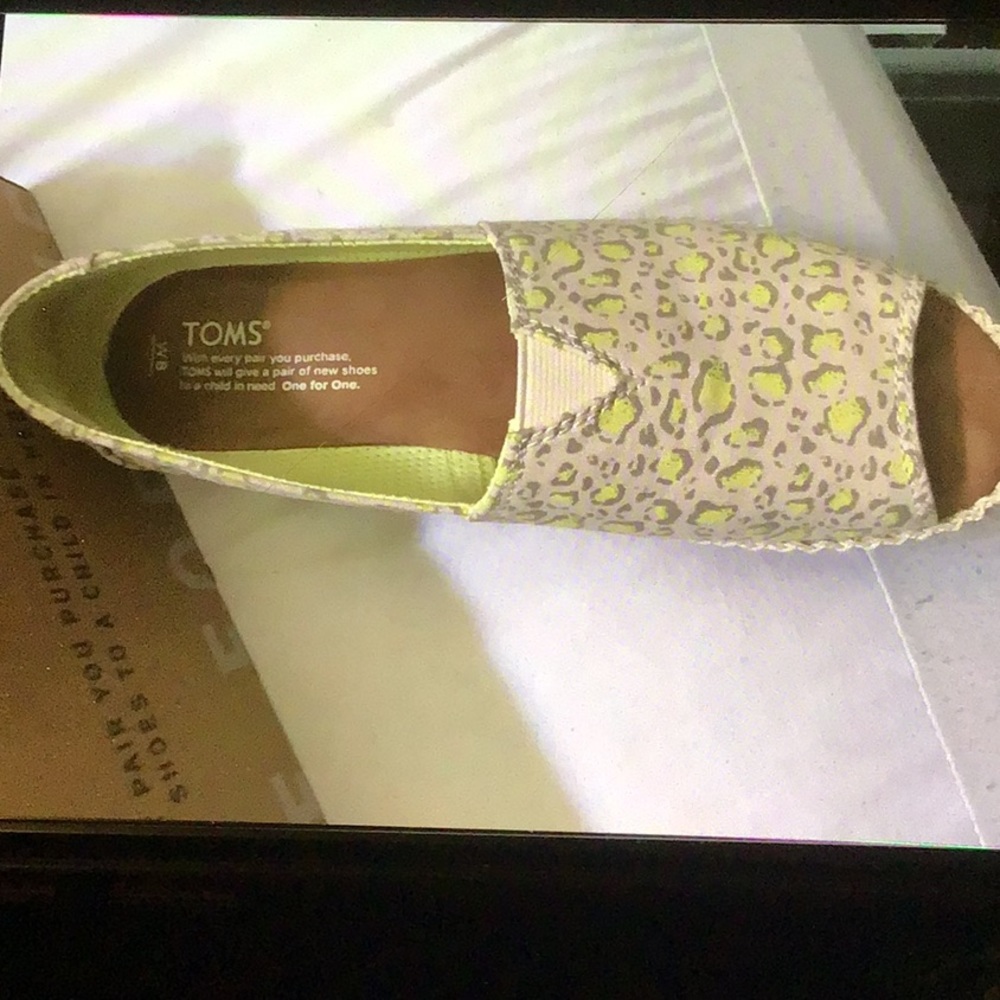 Toms shoes